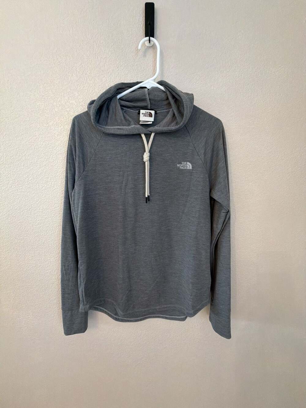 The North Face Women's Medium Gray Lightweight Hoodie